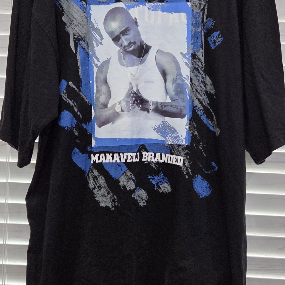 Makaveli Branded Black Short-Sleeve Graphic Tee with Blue Accents